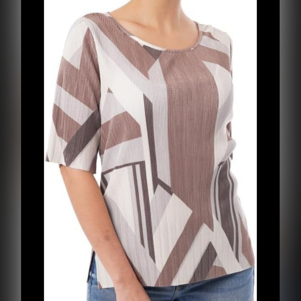 Geometric Plisse Patterned Women's Top - image 1